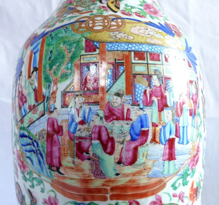 Vaso molto grande in porcellana policroma e dorata di Canton - Cina, XIX secolo - 65 cm