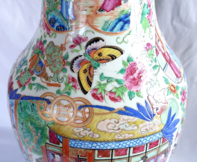 Vaso molto grande in porcellana policroma e dorata di Canton - Cina, XIX secolo - 65 cm