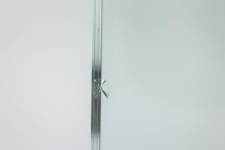 Peter Ghyczy. Console en verre et laiton doré. Années 1970. LS61102051G