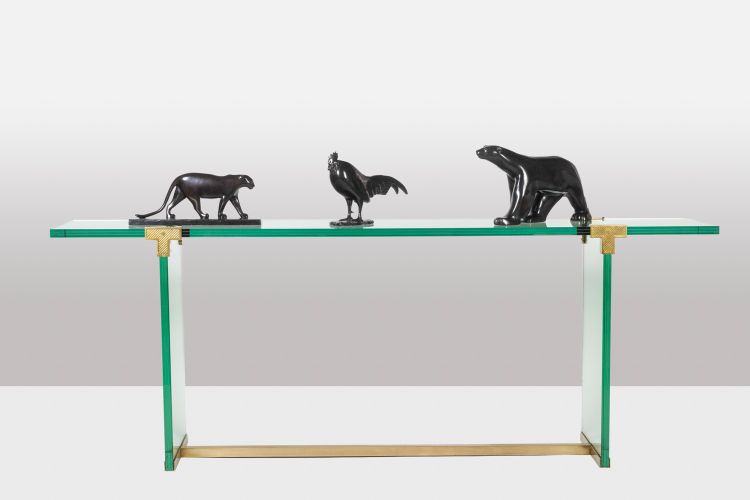 Peter Ghyczy. Console en verre et laiton doré. Années 1970. LS61102051G