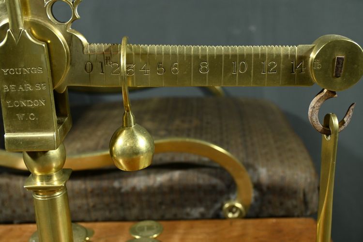 Balance de Jockey en Noyer, estampillée Youngs, époque Victorienne – 1860