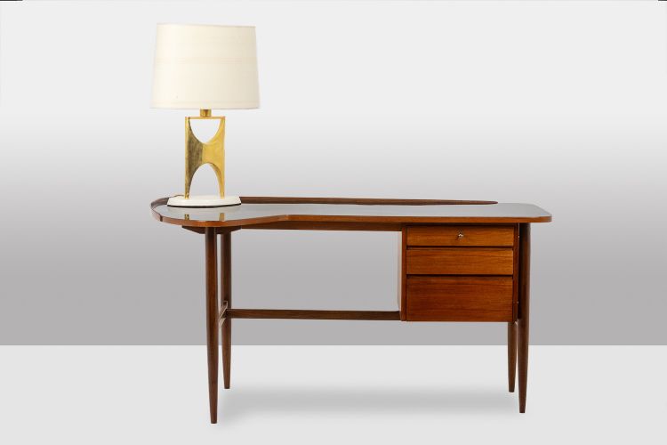 Bureau en teck, de forme libre. Années 1950. LS614859Q