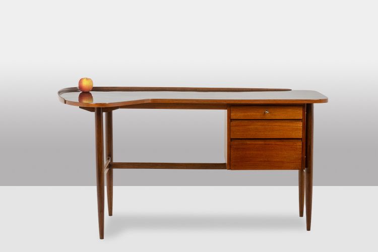 Bureau en teck, de forme libre. Années 1950. LS614859Q