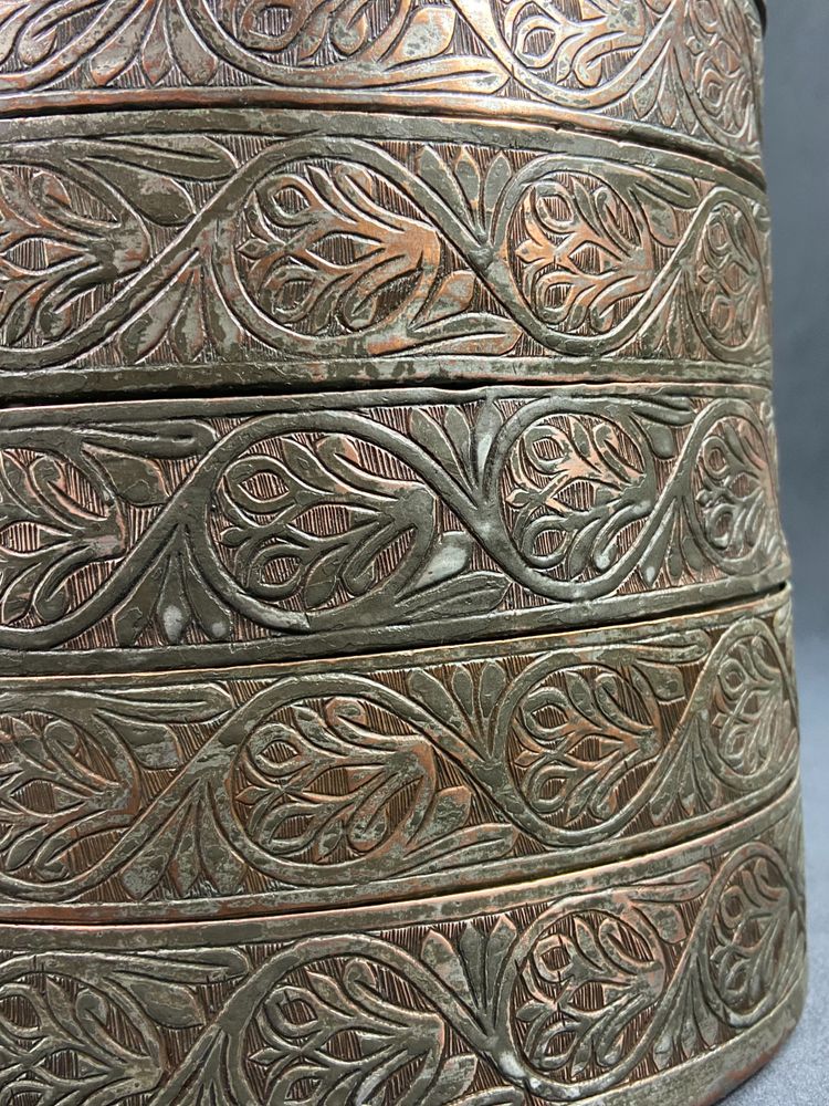 Boite à repas 5 compartiments cuivre étamé ciselé Empire Ottoman XIXe Turquie