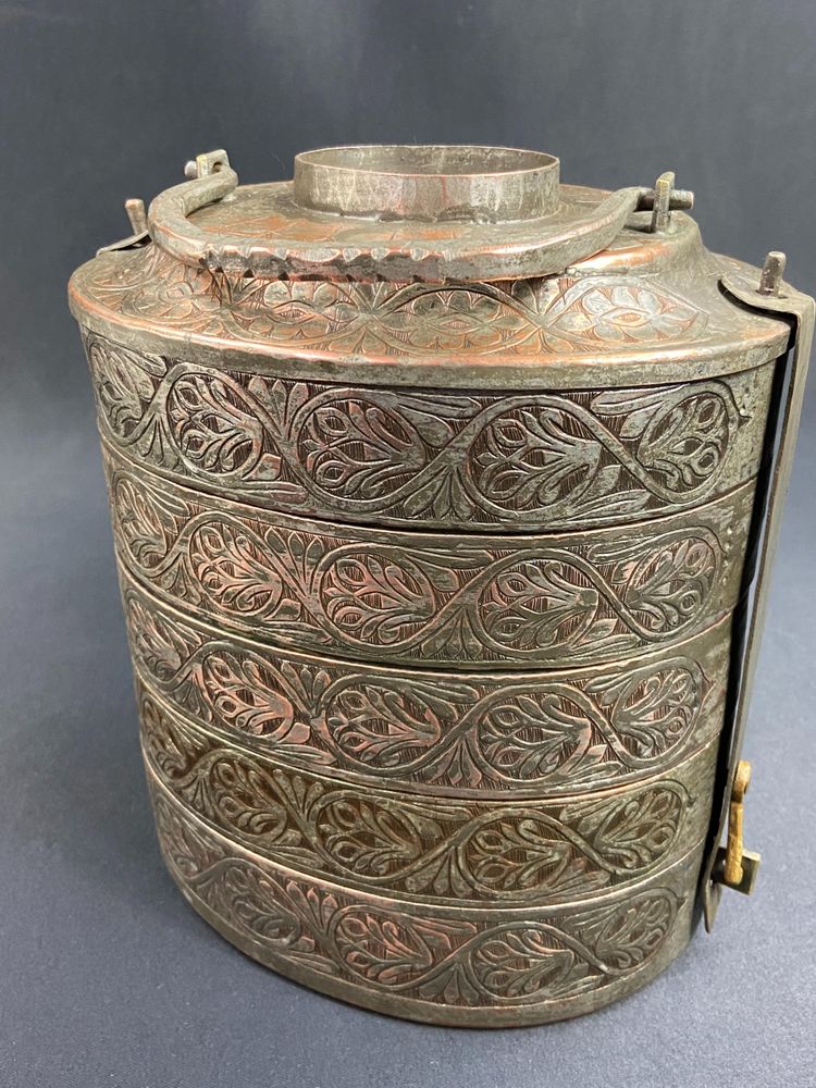 Boite à repas 5 compartiments cuivre étamé ciselé Empire Ottoman XIXe Turquie
