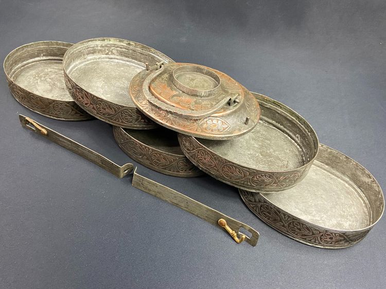 Boite à repas 5 compartiments cuivre étamé ciselé Empire Ottoman XIXe Turquie