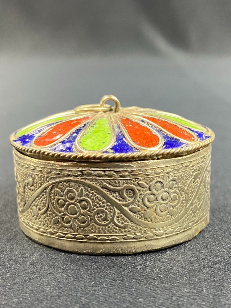 Berber box in silver-chased metal enhanced with polychrome enamel
