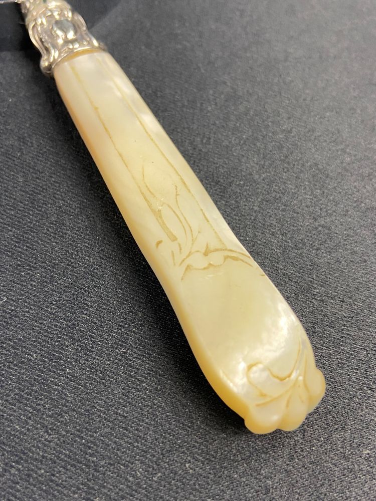 Magnifying glass with mother-of-pearl handle and silver ferrule
