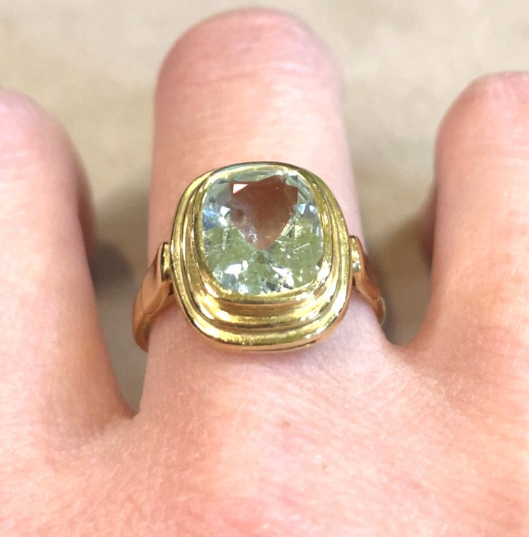 Anello con acquamarina