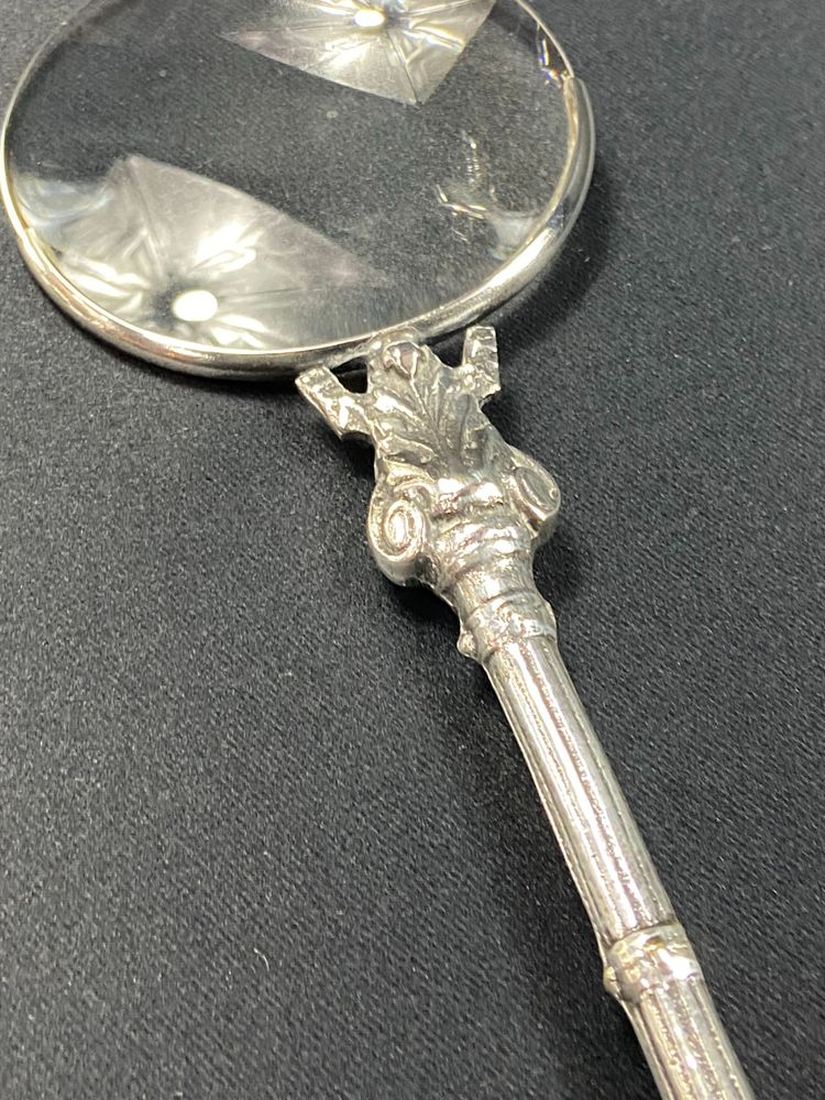 Große Lupe aus versilberter Bronze im Stil Ludwigs XVI.