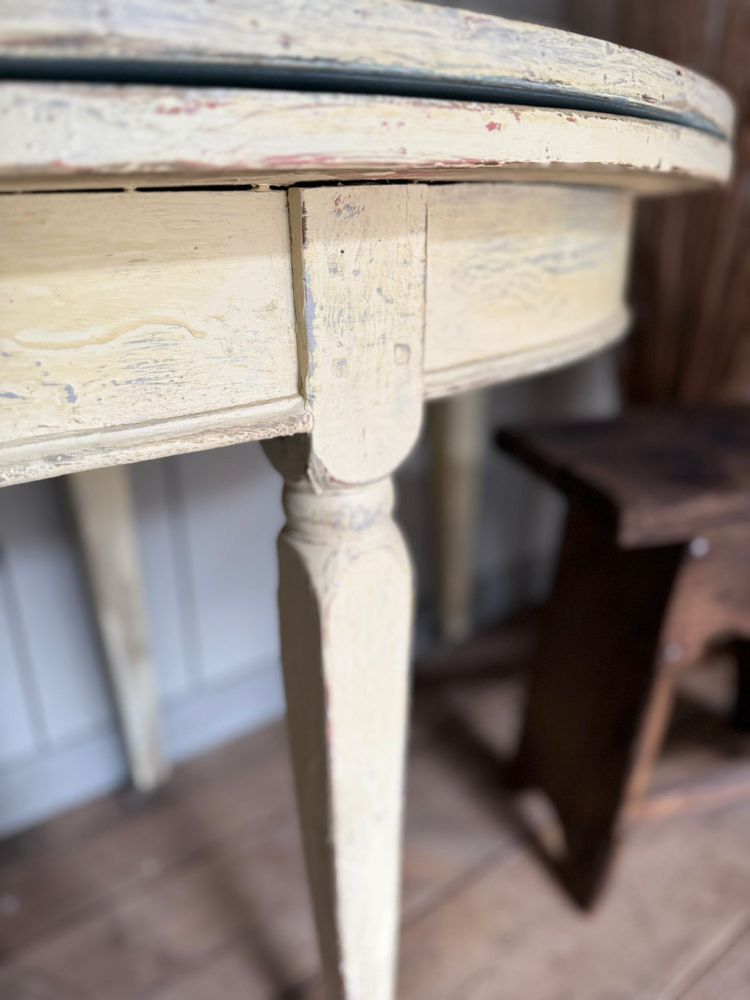 Table console demi lune datant du 18e siècle directoire patinée avec une peinture 