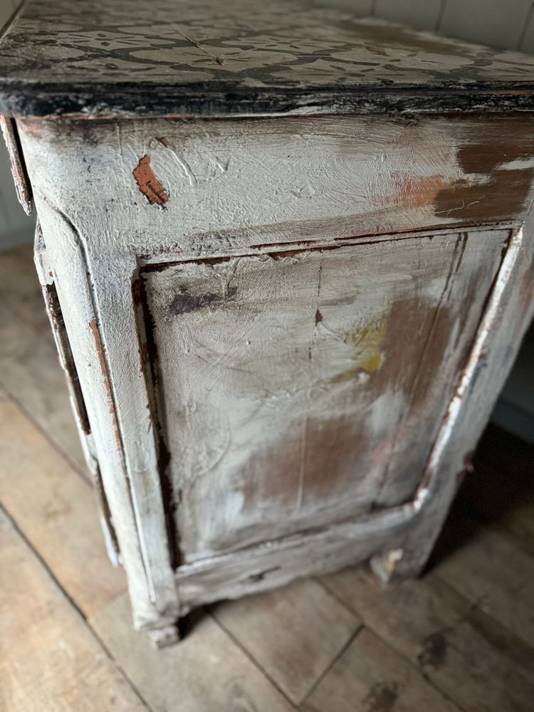 Buffet de cuisine Louis xv datant du 18 e siècle patine décorative 
