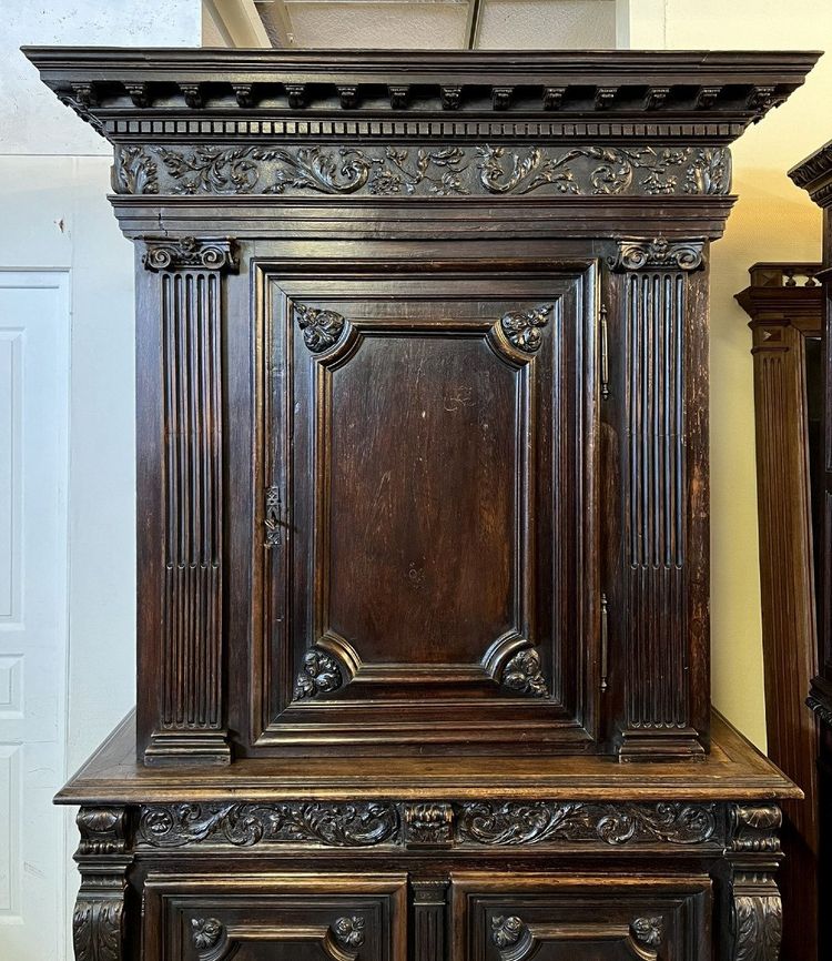 Wichtige Renaissance-Stil Schrank In Nussbaum