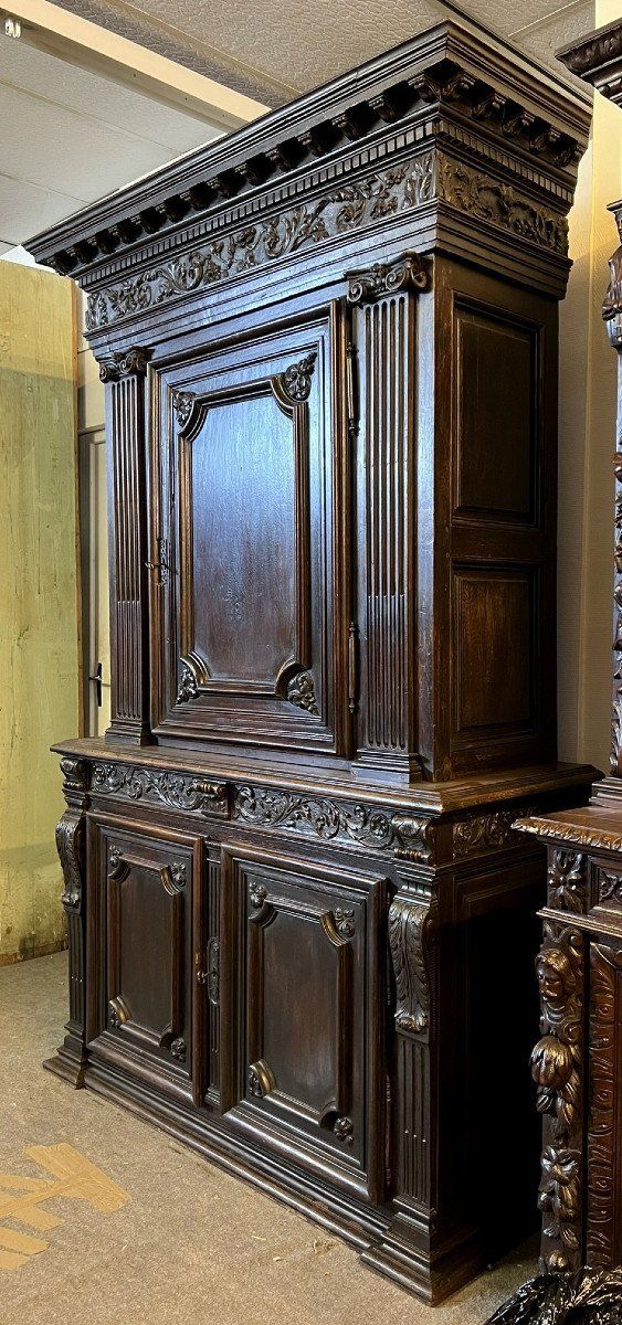 Wichtige Renaissance-Stil Schrank In Nussbaum