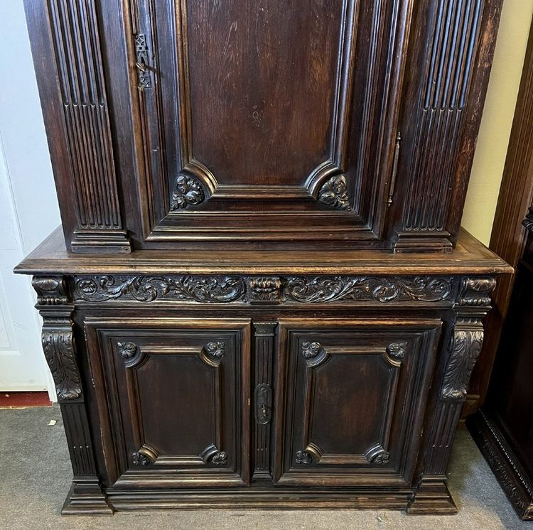 Wichtige Renaissance-Stil Schrank In Nussbaum