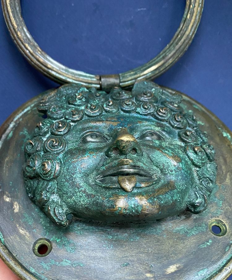 Door knocker in 19th century patinated bronze. Medusa/Gorgon head after the antique.