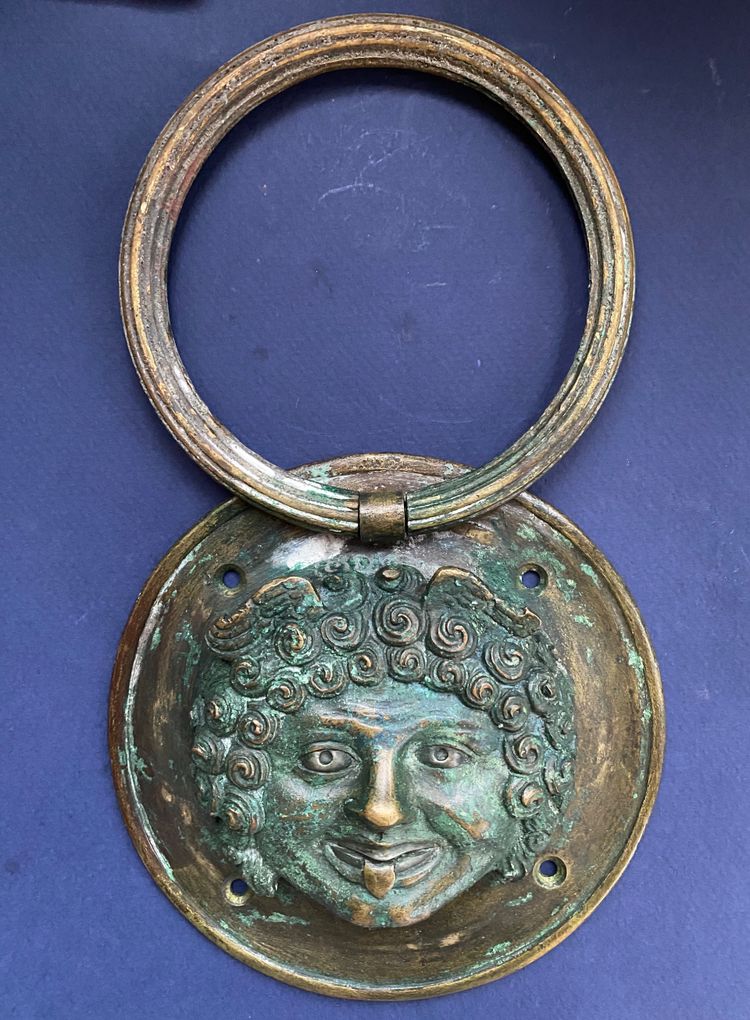 Door knocker in 19th century patinated bronze. Medusa/Gorgon head after the antique.