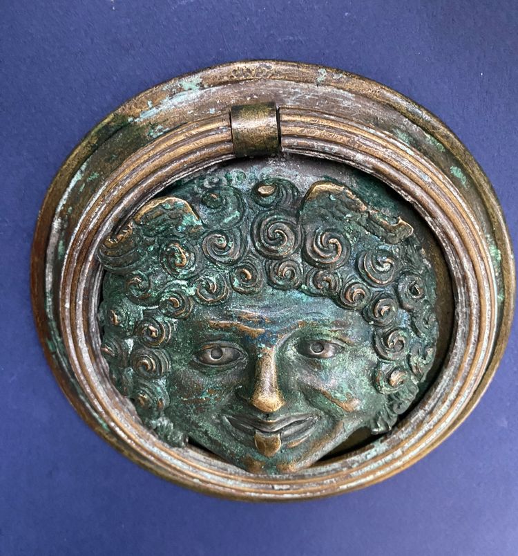 Door knocker in 19th century patinated bronze. Medusa/Gorgon head after the antique.
