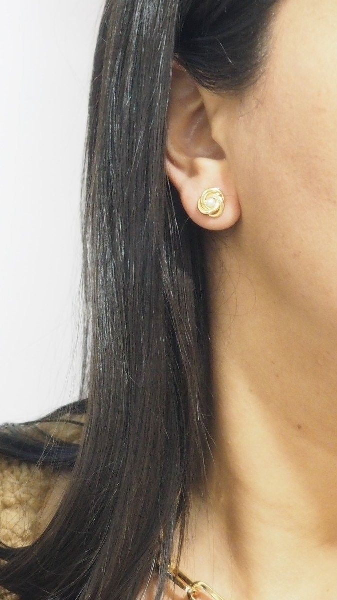 Paire de boucles d'oreilles en or jaune et perle de culture