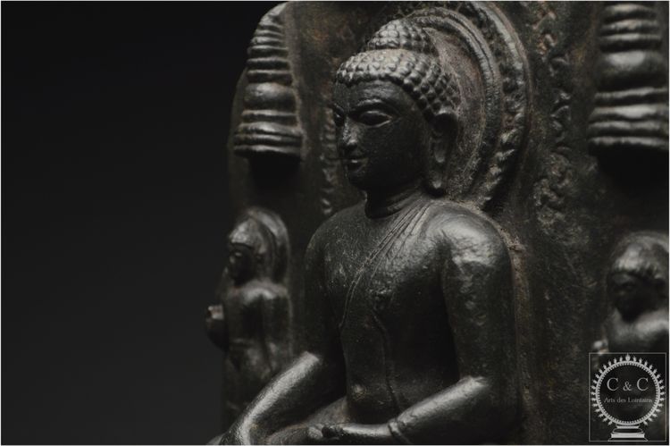 Inde, Dynastie Pāla-Sena, Xème-XIIème siècle, Fragment de stèle en pierre représentant Bouddha