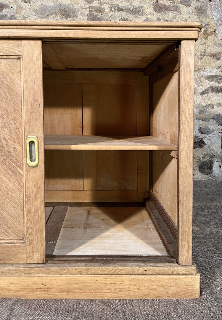 Ancien meuble de metier en chene a porte coulissante