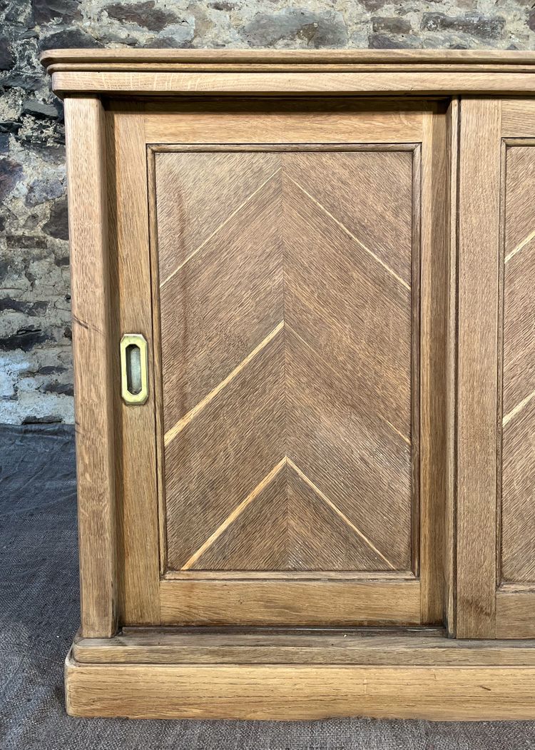 Ancien meuble de metier en chene a porte coulissante