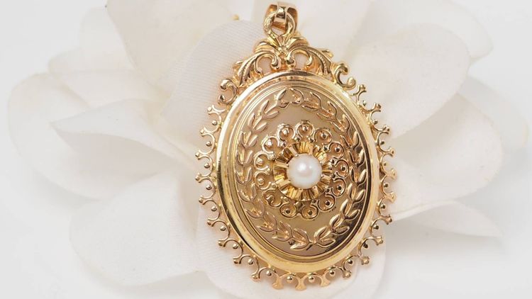 Pendentif cassolette en or jaune et perle de culture