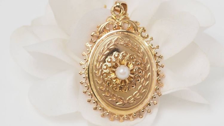 Pendentif cassolette en or jaune et perle de culture