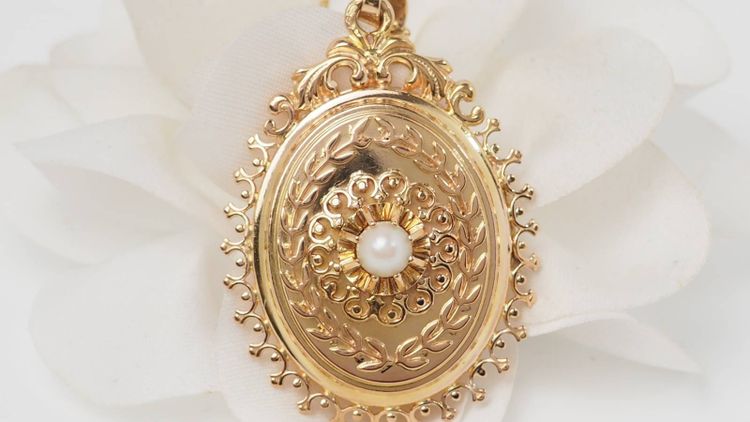 Pendentif cassolette en or jaune et perle de culture