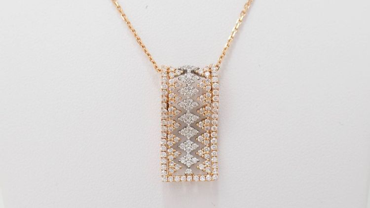 Collana con ciondolo in oro rosa e diamanti