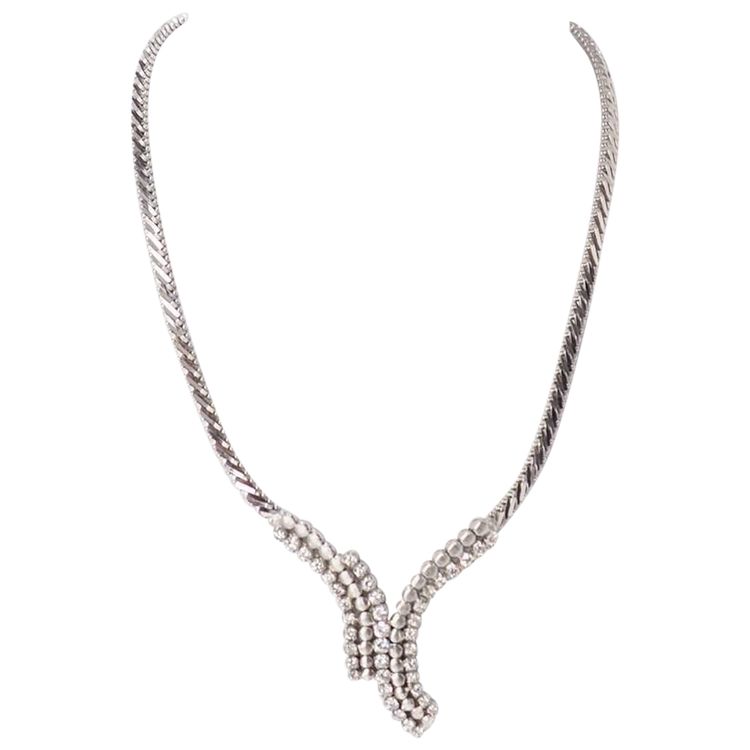 Luxury necklace in white gold and diamonds