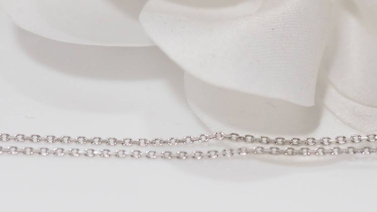 Collana con ciondolo in oro bianco e diamanti