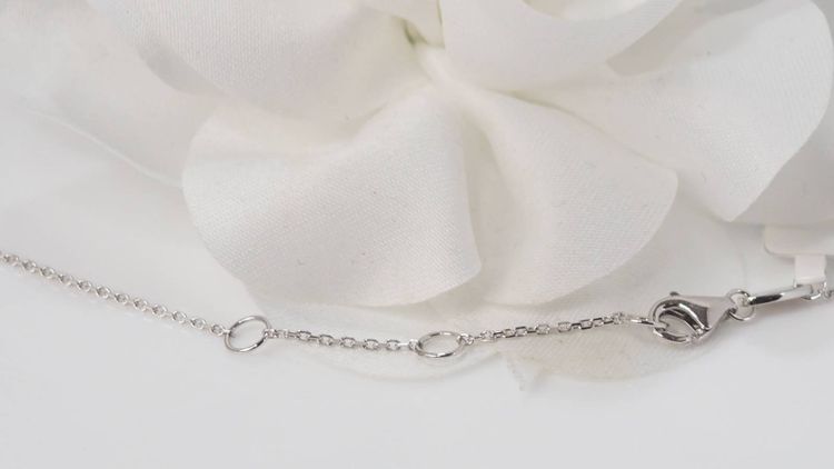 Collier pendentif en or blanc, saphir et diamants