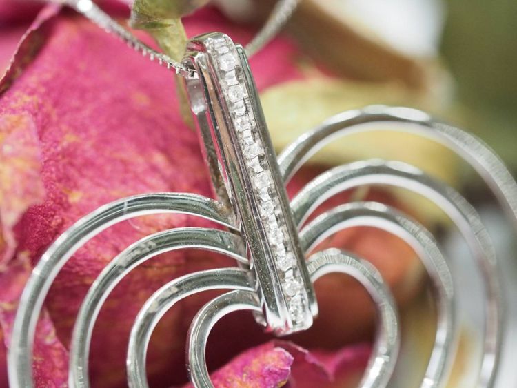Collana in oro bianco con 4 cuori