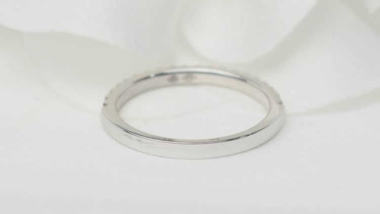 Mezza fede in oro bianco e diamanti 0,25ct
