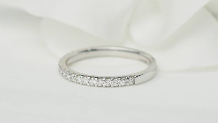 Mezza fede in oro bianco e diamanti 0,25ct