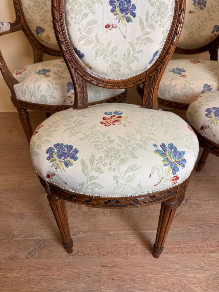Deux Fauteuils Plus Deux Chaises de Style Louis XVI