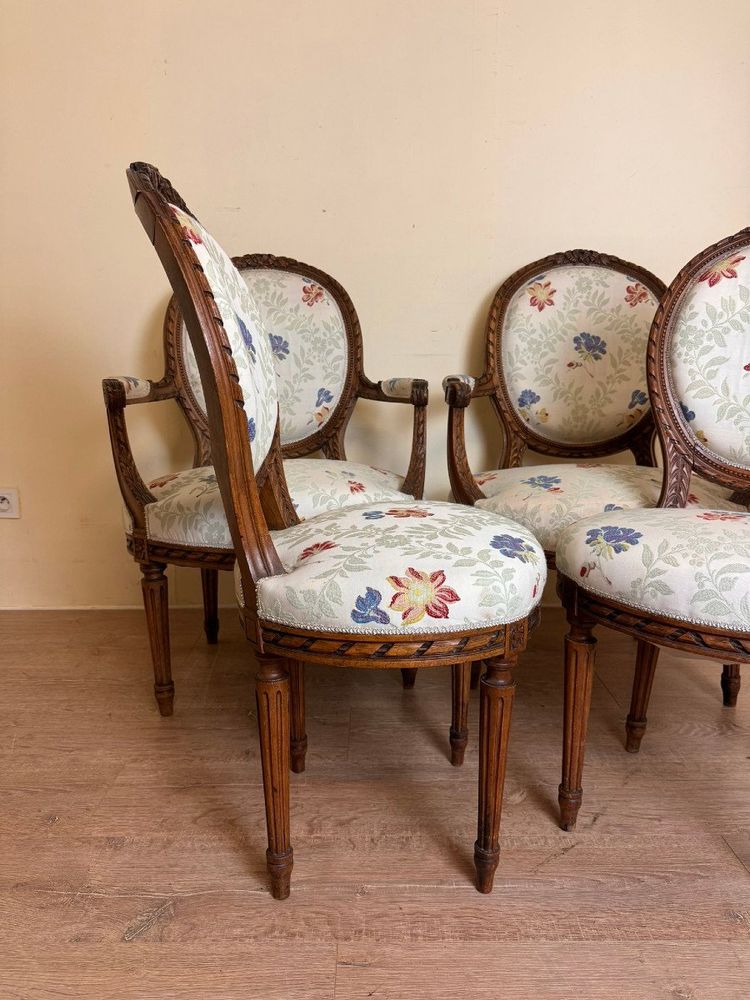 Deux Fauteuils Plus Deux Chaises de Style Louis XVI