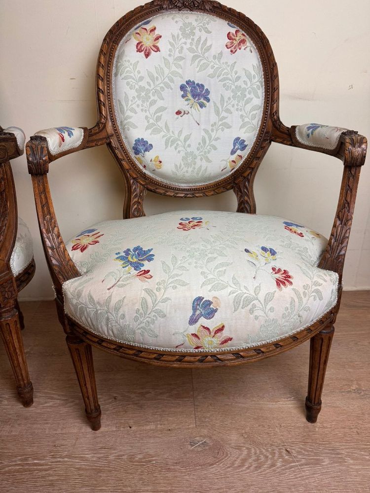 Deux Fauteuils Plus Deux Chaises de Style Louis XVI