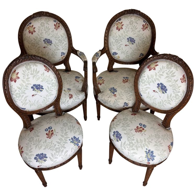 Deux Fauteuils Plus Deux Chaises de Style Louis XVI