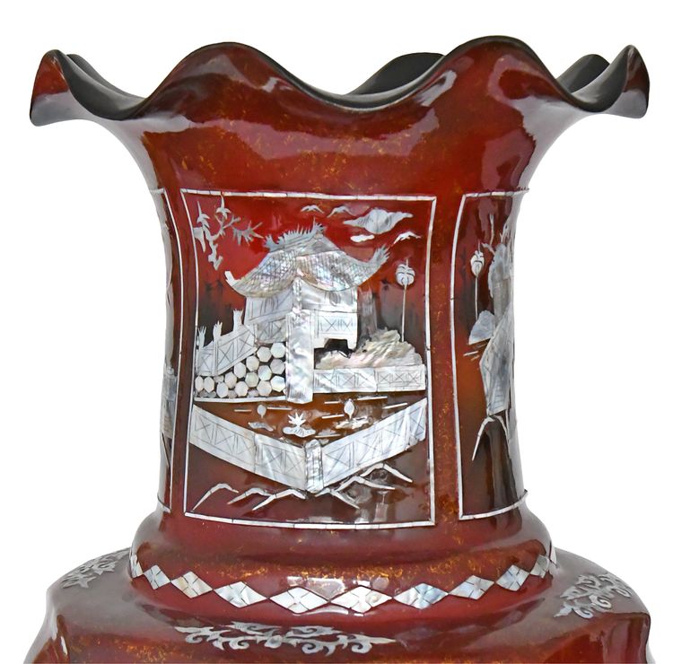 Important vase de Chine en carton bouilli, fibre et marqueterie de nacre