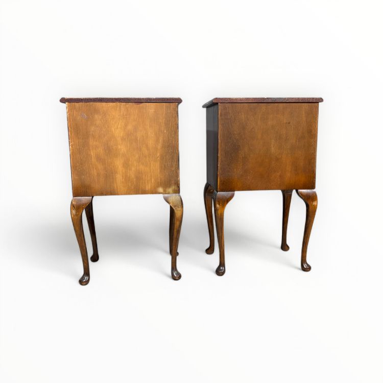 Paire de tables de chevet anciennes en acajou et plumes