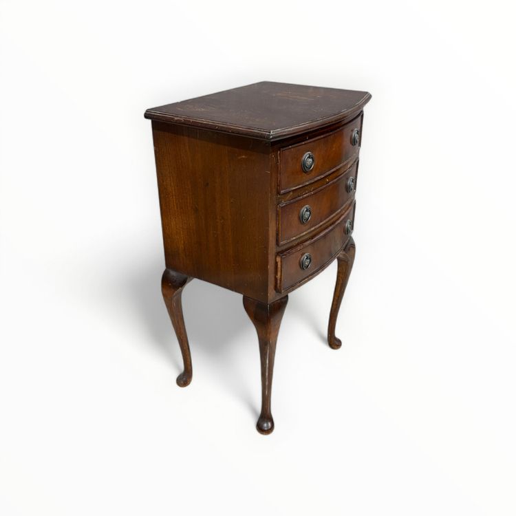 Paire de tables de chevet anciennes en acajou et plumes