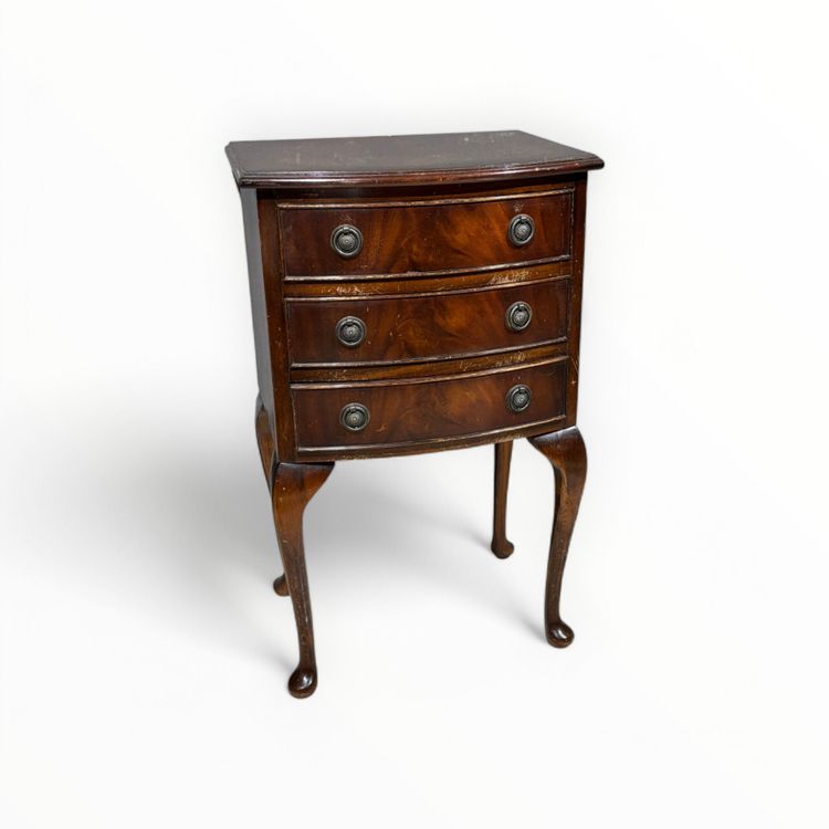 Paire de tables de chevet anciennes en acajou et plumes
