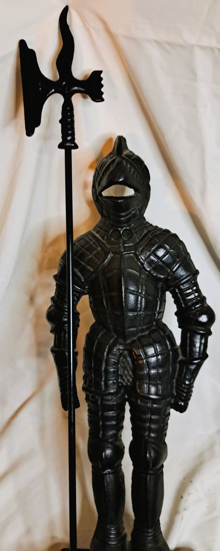 Serviteur de cheminée forme soldat en fer et fonte noir vers 1960