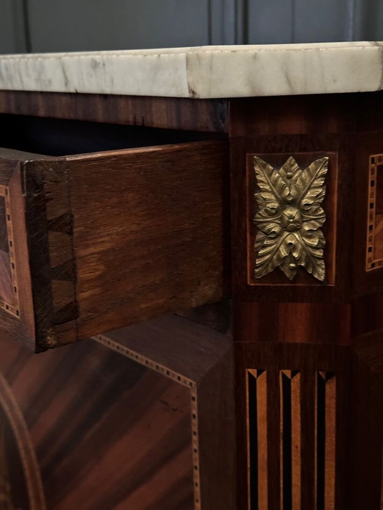Secrétaire époque Louis XVI en marqueterie monogramme et marbre blanc