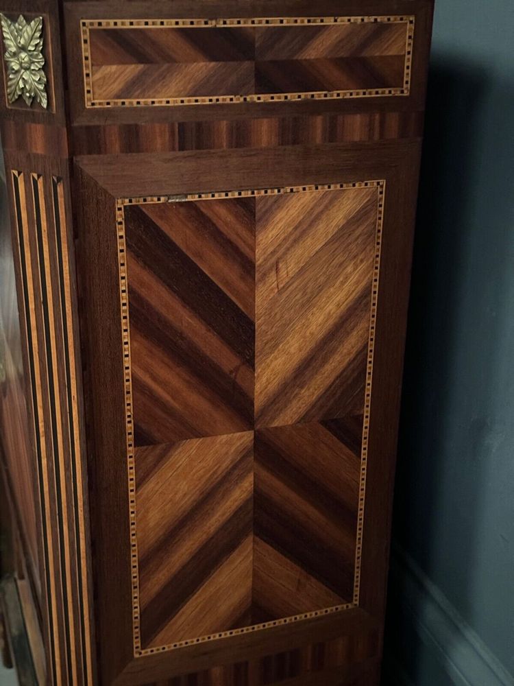 Secrétaire époque Louis XVI en marqueterie monogramme et marbre blanc