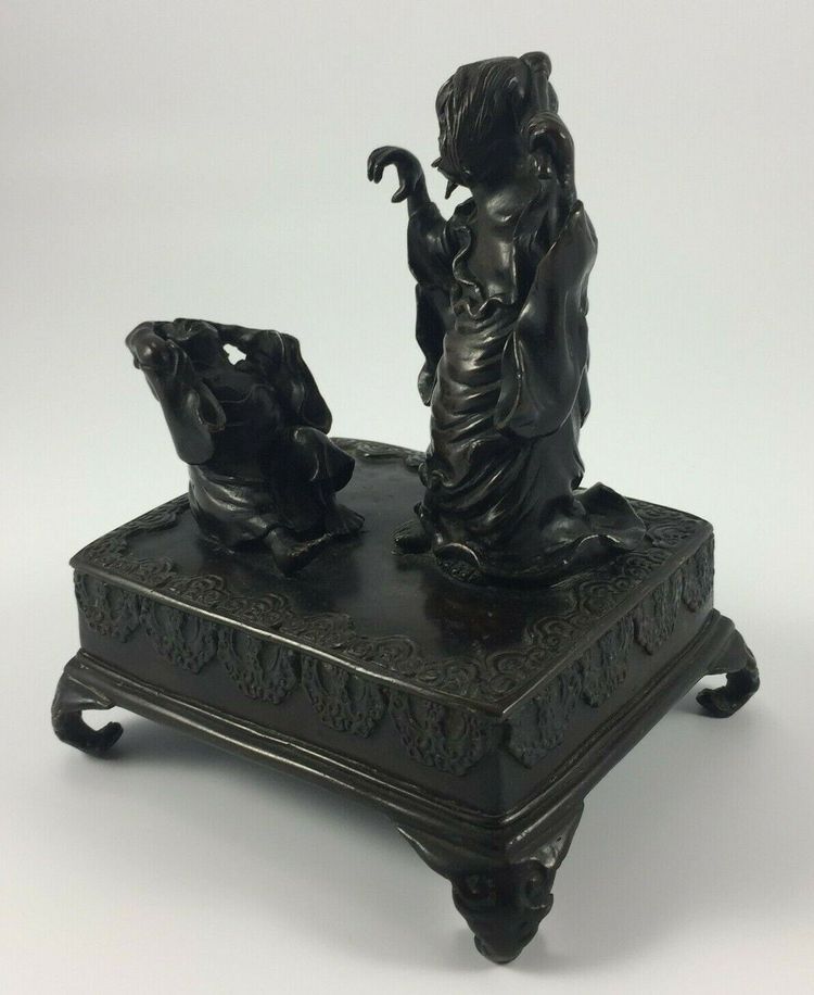 Bronze Japon patine chocolatée sorcière jeteuse de sorts XIXe