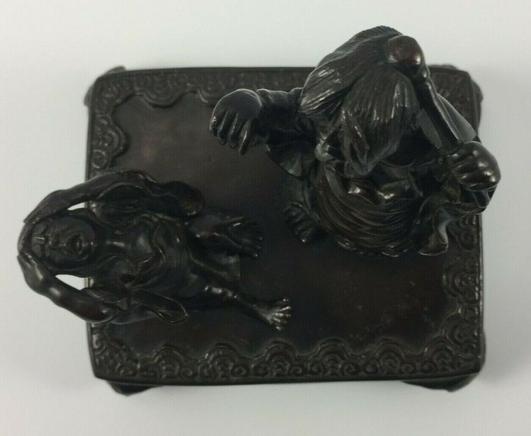 Bronze Japon patine chocolatée sorcière jeteuse de sorts XIXe