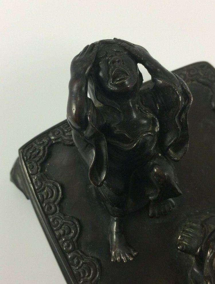 Bronze Japon patine chocolatée sorcière jeteuse de sorts XIXe